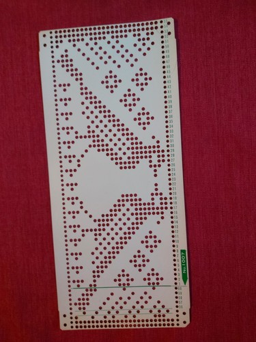 Una scheda perforata dal set