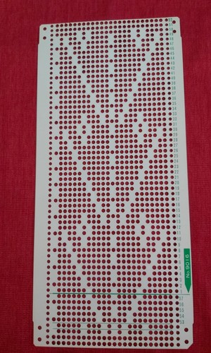 Una scheda perforata dal set