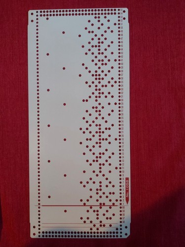 Una scheda perforata dal set